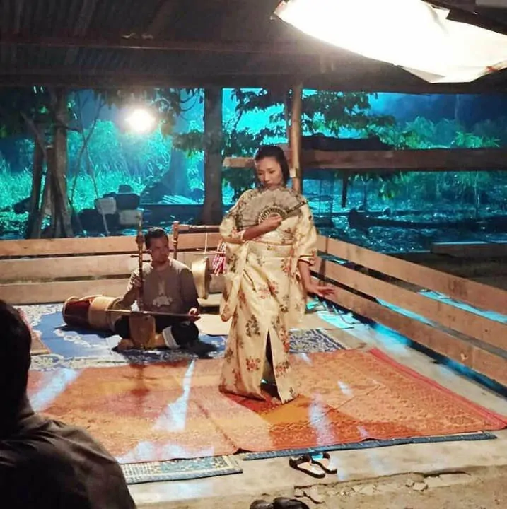 Antara Rebab Dan Tari Kazumi