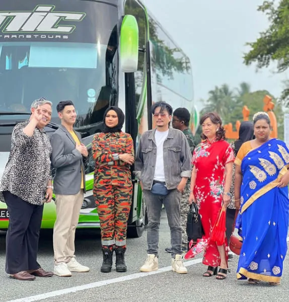 rombongan makciks ke dataran merdeka