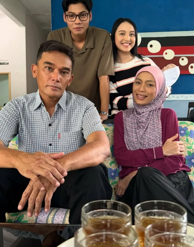 Pelakon Anugerah Tanpa Cahaya